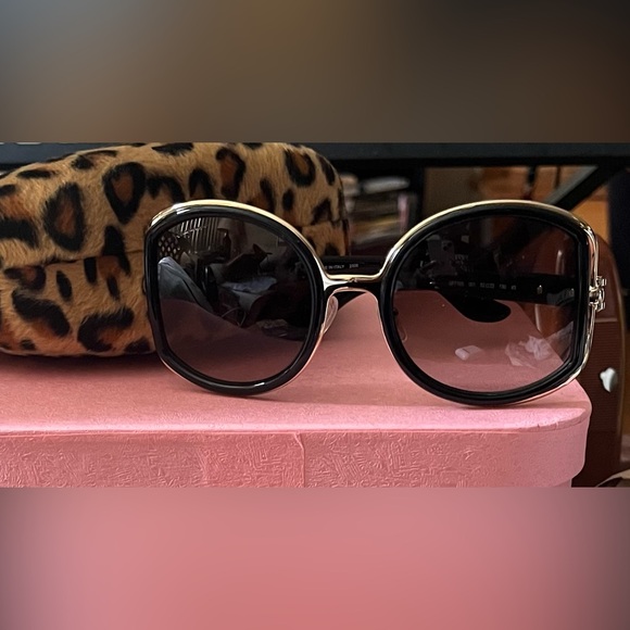 Stylish designer sunglasses - Picture 3 of 3